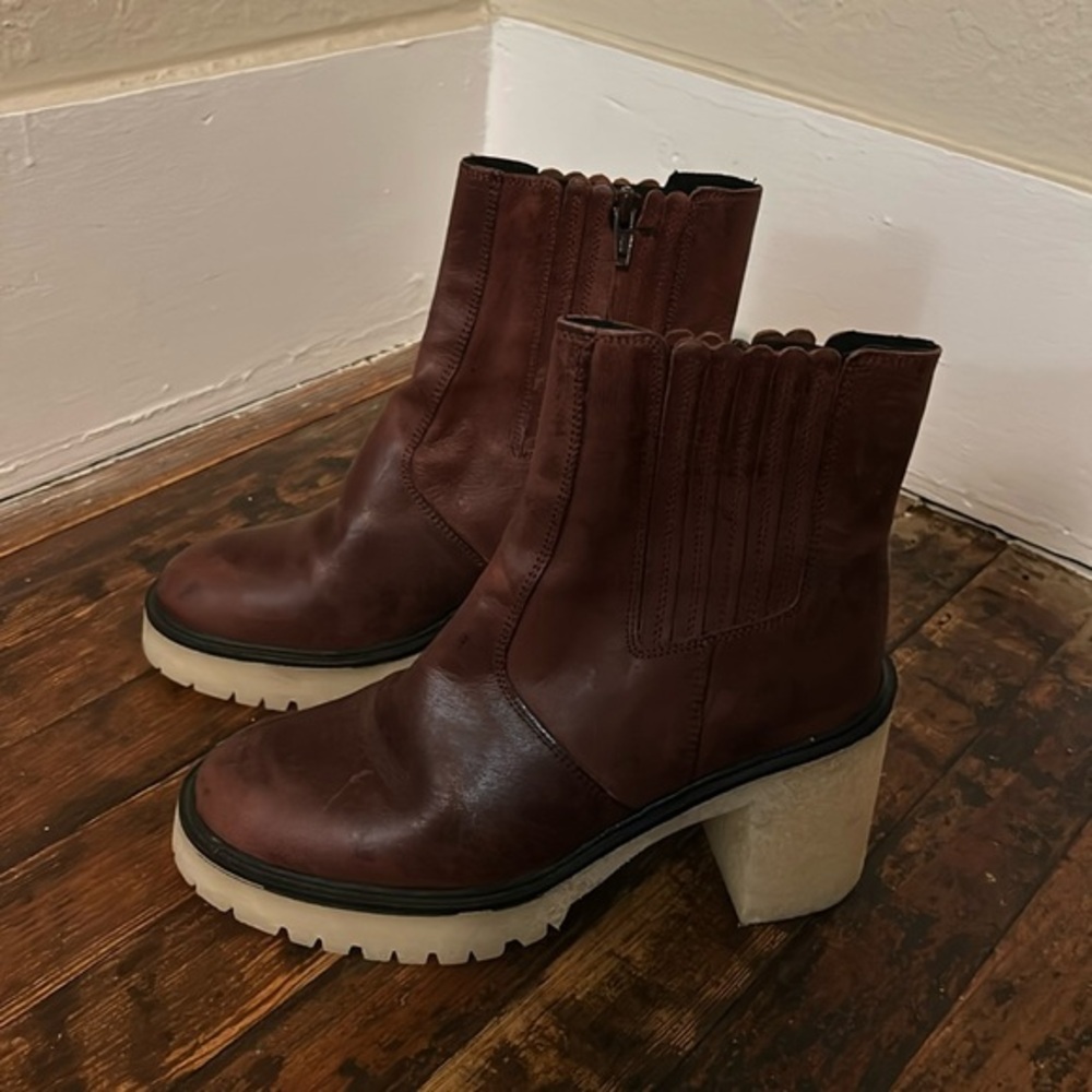 Free People James Wine leather Chelsea boots. Size EU 39 1/2 or size 9.